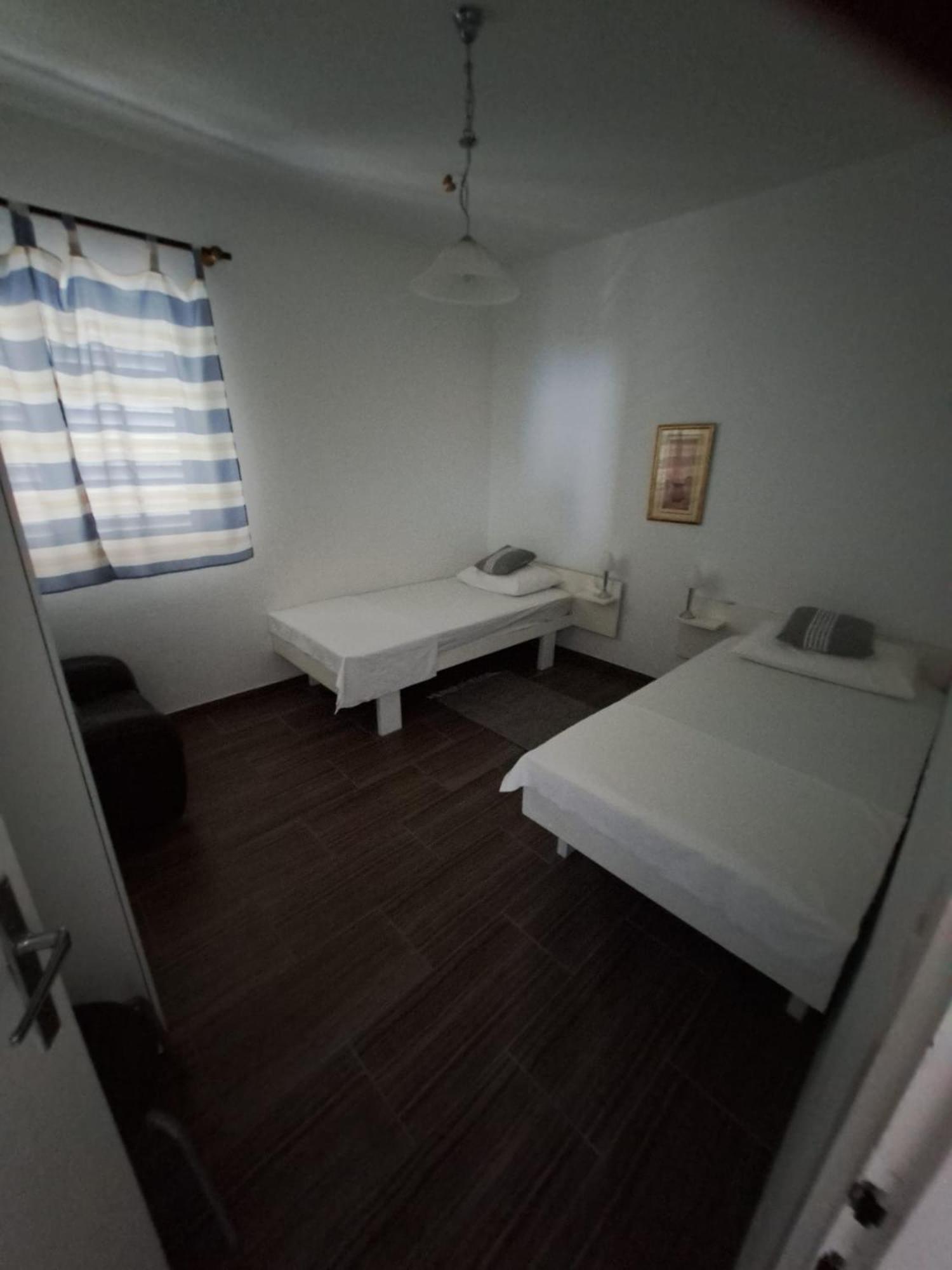 Apartmani Dusica Lumbarda Exterior foto