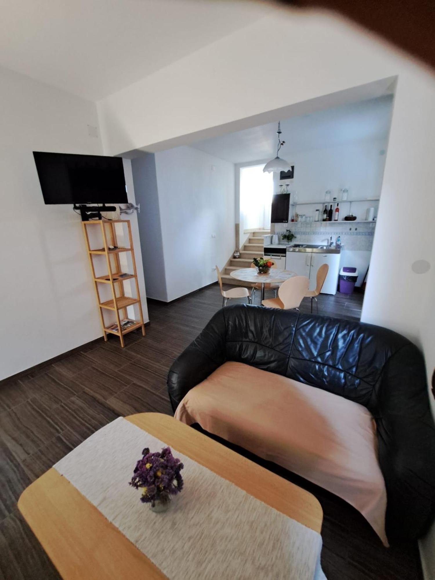 Apartmani Dusica Lumbarda Exterior foto